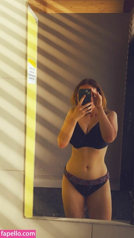 Oryvllmiee nude model photos