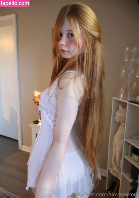 Diovana Konigsreuter sexy model photos