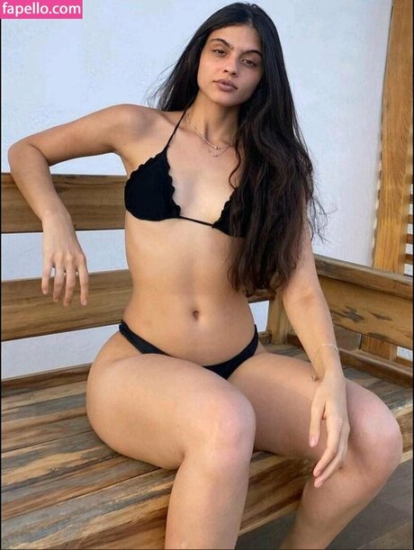 Menina Veneno naked star photo