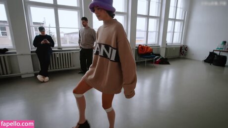 Nina Chuba model free picture