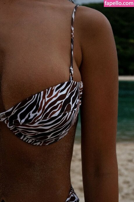 Chloe Campbell Quick model image