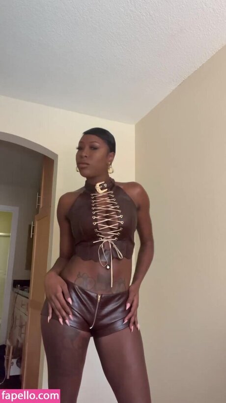 Jordanne Deveaux model nice photos