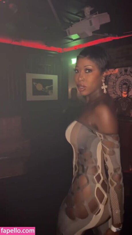 Jordanne Deveaux model art photos