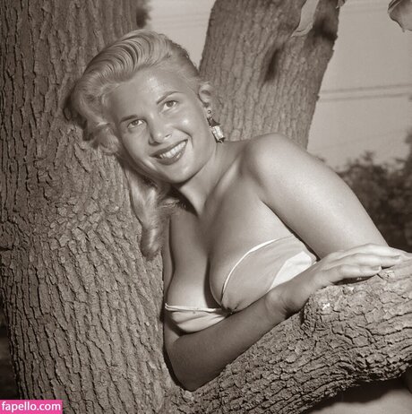 Vintage English Pinups star exclusive archive