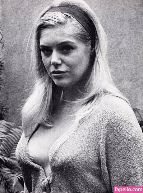 Vintage English Pinups model free pictures