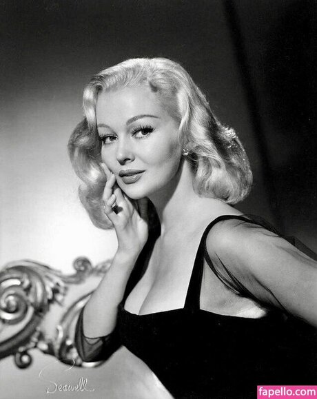 swinger milf onlyfans pretty picture