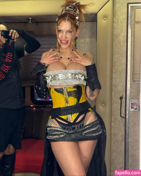 Eartheater pornstar hot picture