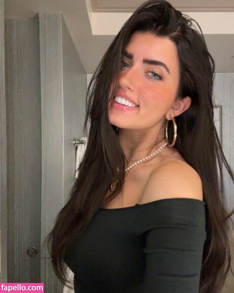 Angelina Jordan pretty model gallery