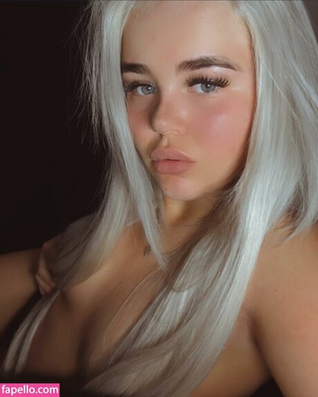 Lotus Petrie naked actress picture