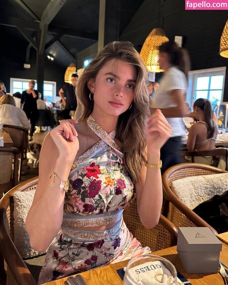 Charleen Weiss art model img