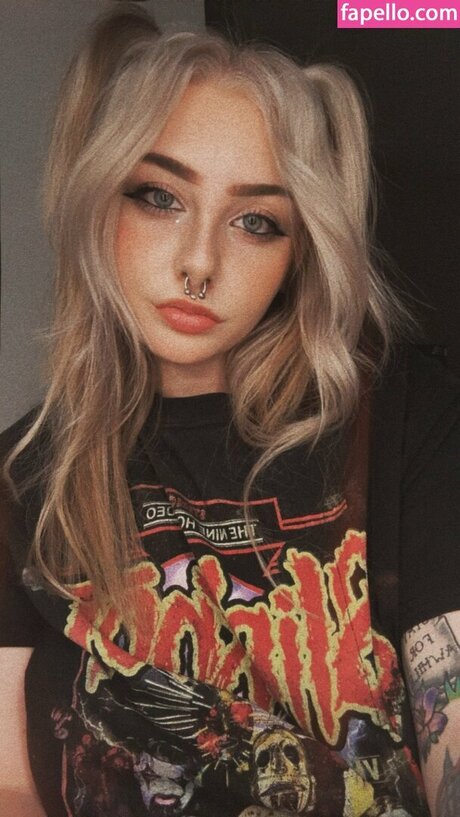 Kassmeinthepits sexy actress pic