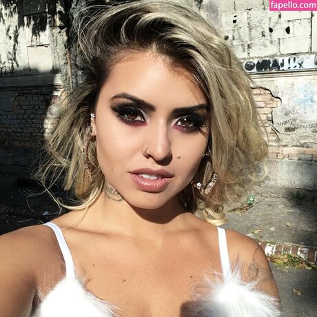 larimattes erotic pornstar photos