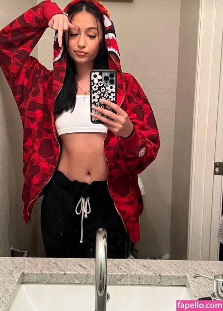 Nina Eastman model photo