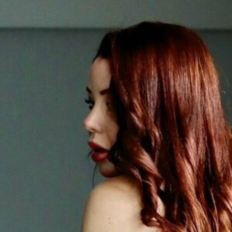 Isis Ruiva exclusive pornstar archive