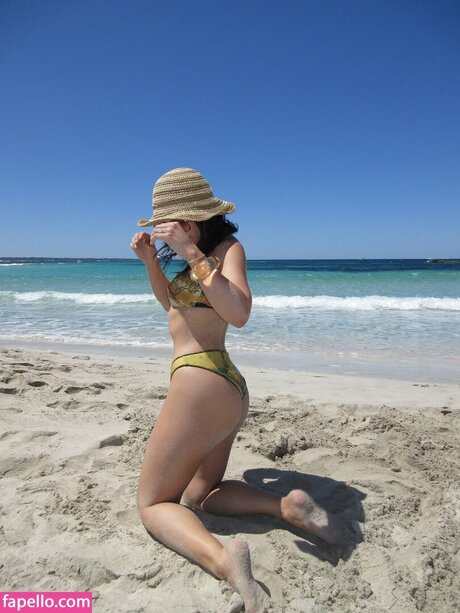 Andrea Londo sexy actress images