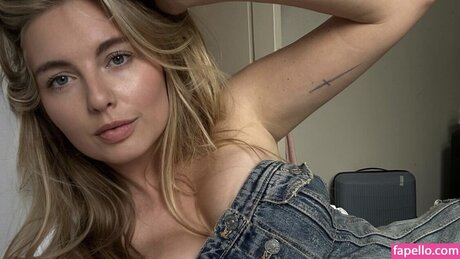 Mariska Stapel model hot pics