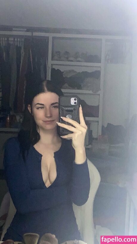 Emileesilvey star nudes pic