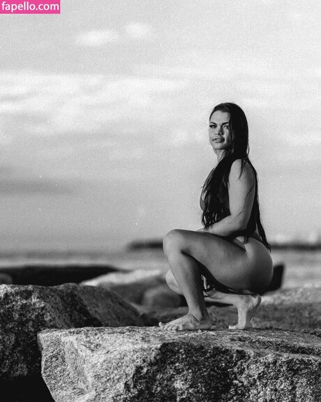 Nikki Blackheart hot model img