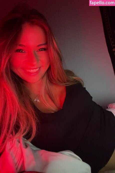 gr0us3 and maisi3 star sexy photos