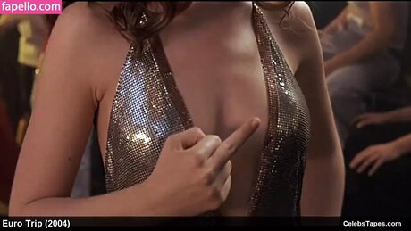 Lucy Skrr porn model img