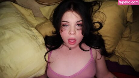 Lola Valentine adult model img