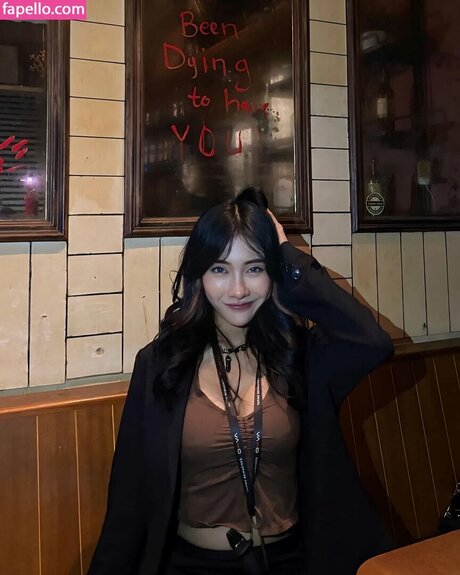 Atiqaaarn model adult photos