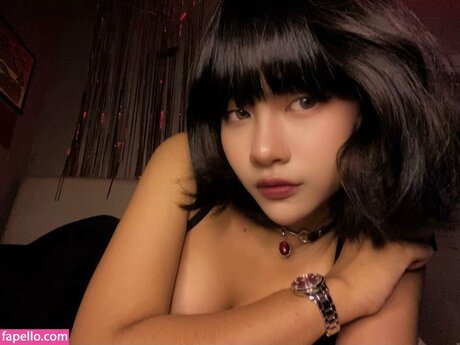 Atiqaaarn erotic pornstar photos