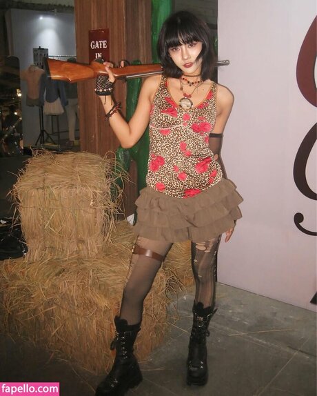 Atiqaaarn erotic pornstar photos