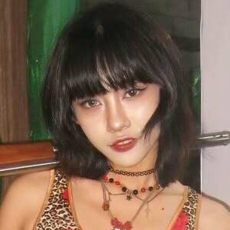 Atiqaaarn xxx model image