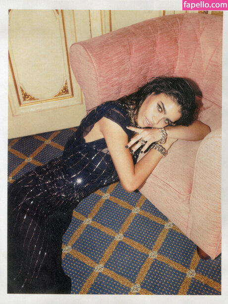 Karol Santos exclusive star image