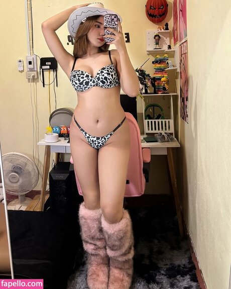 noinavillain model free image