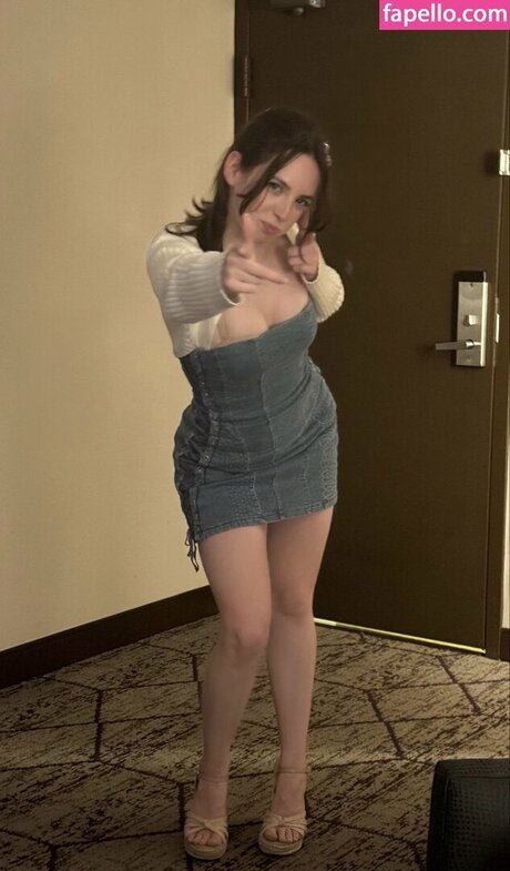 Ursiiday pretty model img