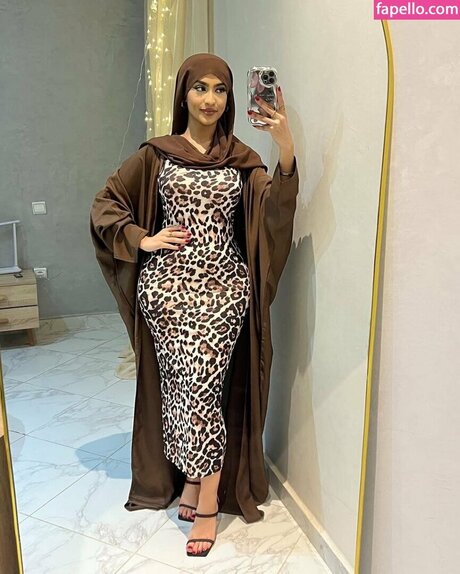 Salma Moubah model adult pictures