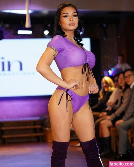 Queenarryy model art photos