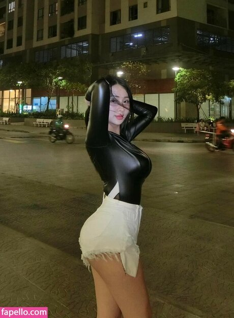 vyvybabiee model photo