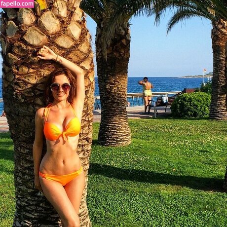 Mamarika nude model pictures