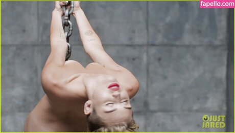 Mileycyrus star nudes photo
