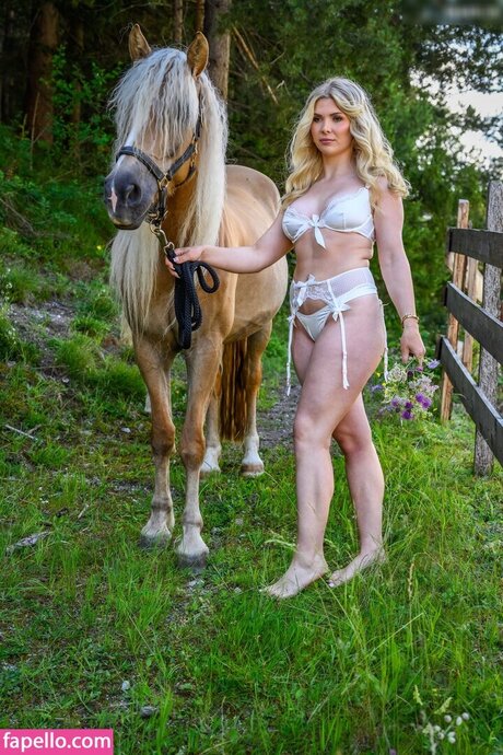 Carolin Gross star sexy pictures