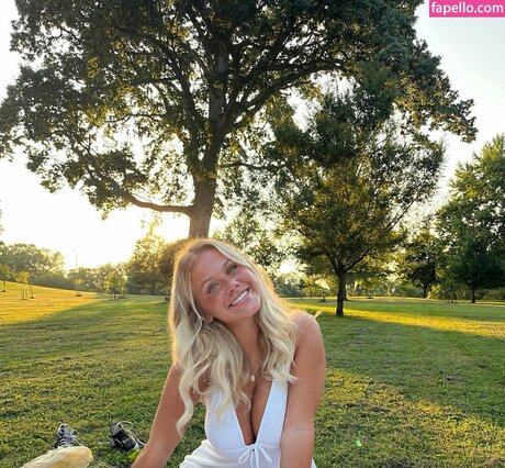 Lydia Feiler model perfect img