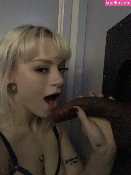 Naomi Nash star top photo