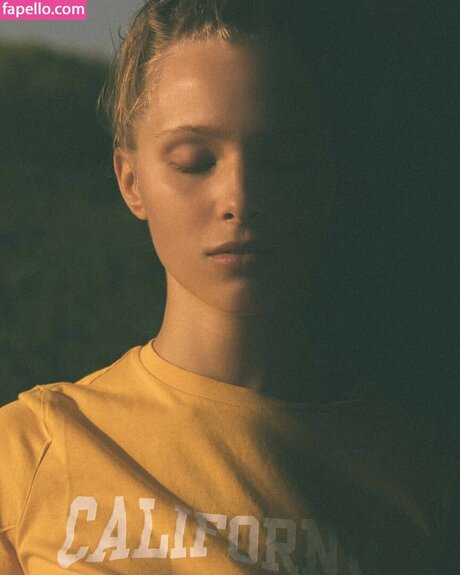 Laura Oganessian model hot pictures