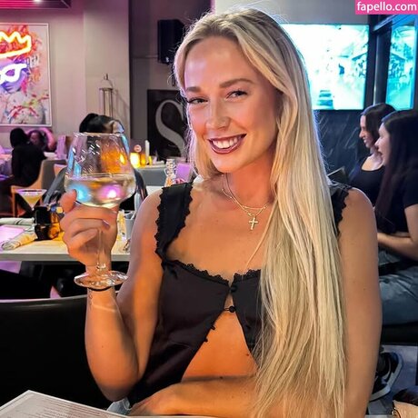 Sophie Cunningham model nude image