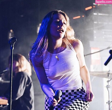 Maggie Rogers nude actress picture