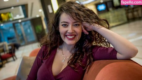 Pelin Akil pornstar art img