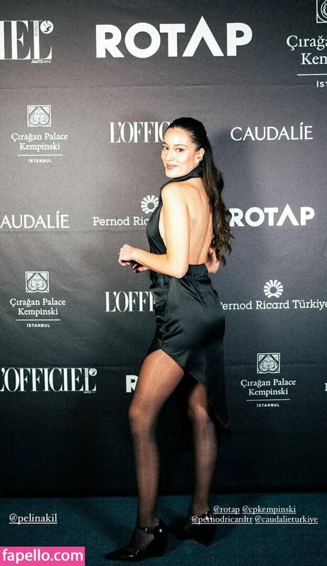 Pelin Akil model sexy photos