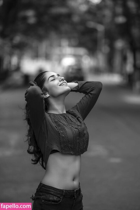 Ruhani Sharma beautiful model pics