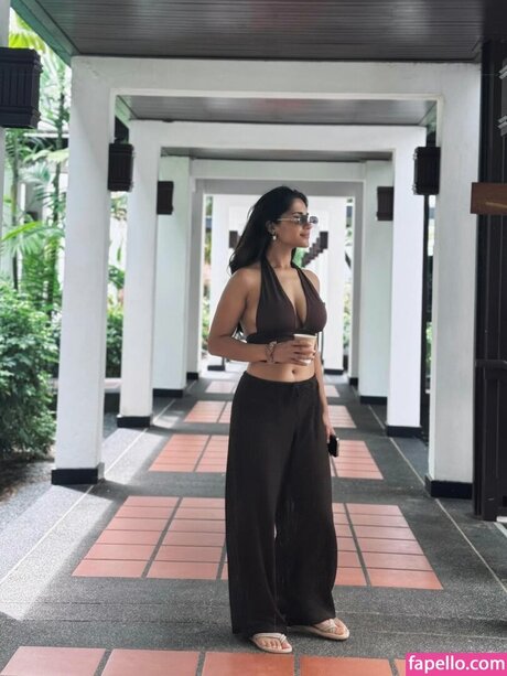 Ruhani Sharma high quality actress gallery