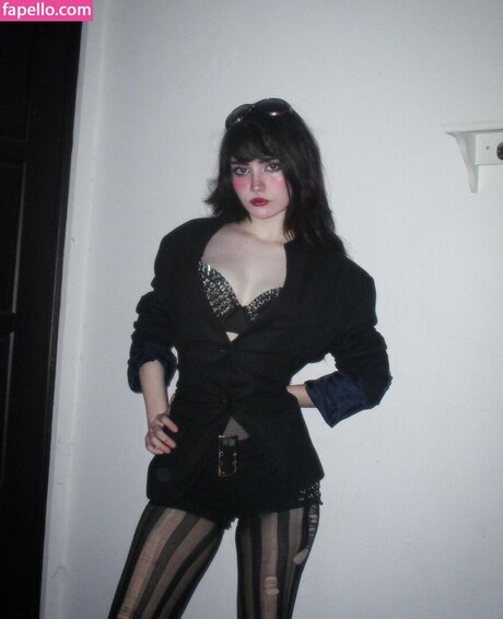 elinoiiddx star hot photos