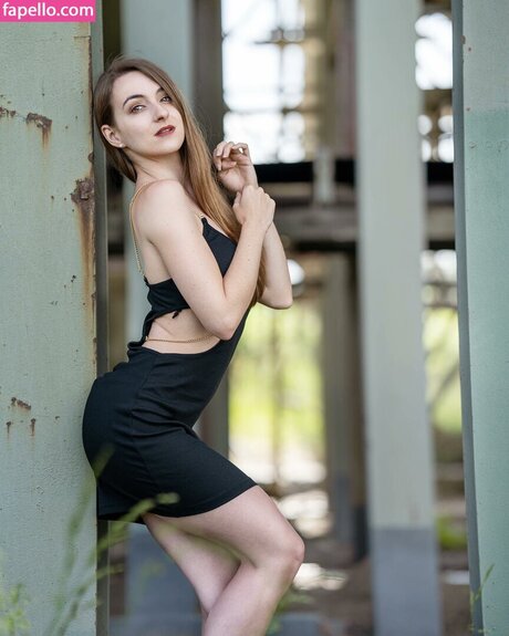 Larissa Schmiederer art star pictures