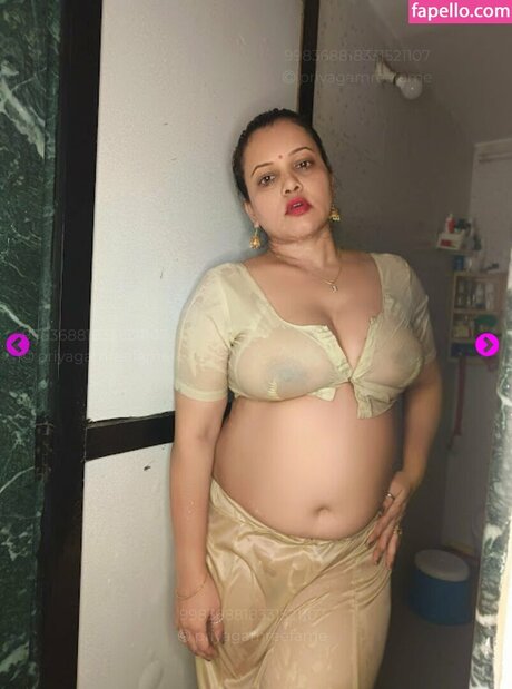 Priya Gamre hot pornstar pics